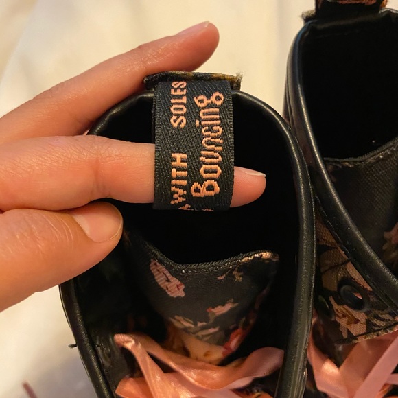 🌸🌺NWOT Authentic Doc Marten’s Floral Boot - Picture 7 of 10